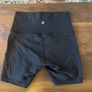 Lululemon wunder train high rise biker shorts 6” in size 6